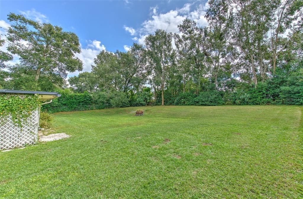 Active With Contract: $299,900 (3 beds, 2 baths, 1404 Square Feet)