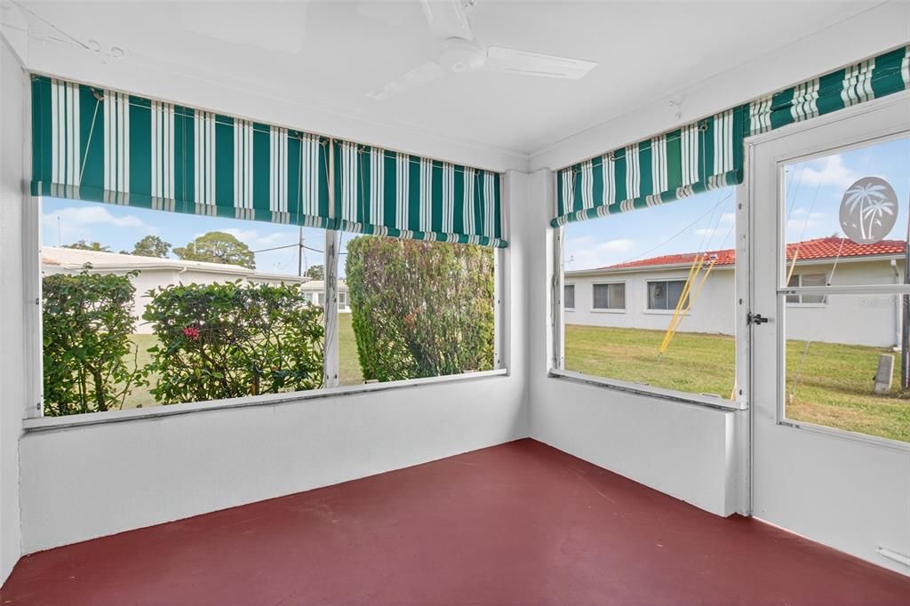 For Sale: $265,000 (2 beds, 2 baths, 1103 Square Feet)