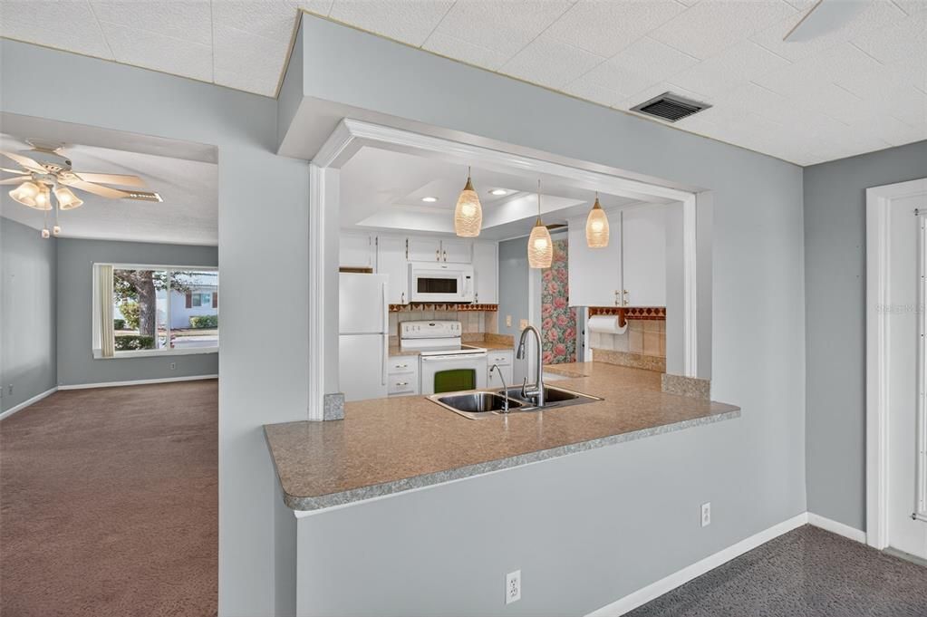 For Sale: $265,000 (2 beds, 2 baths, 1103 Square Feet)