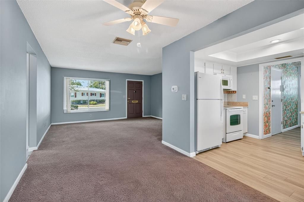 For Sale: $265,000 (2 beds, 2 baths, 1103 Square Feet)