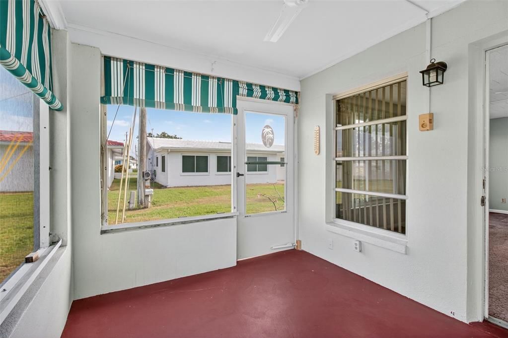 For Sale: $265,000 (2 beds, 2 baths, 1103 Square Feet)