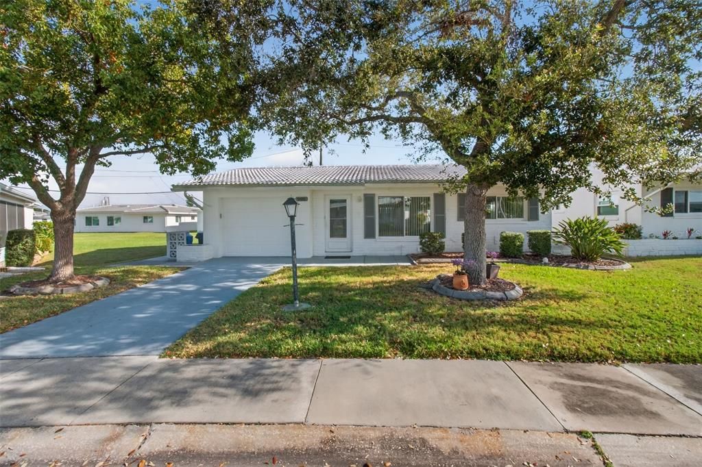 For Sale: $265,000 (2 beds, 2 baths, 1103 Square Feet)