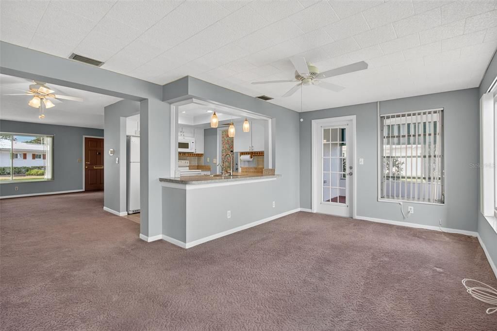 For Sale: $265,000 (2 beds, 2 baths, 1103 Square Feet)