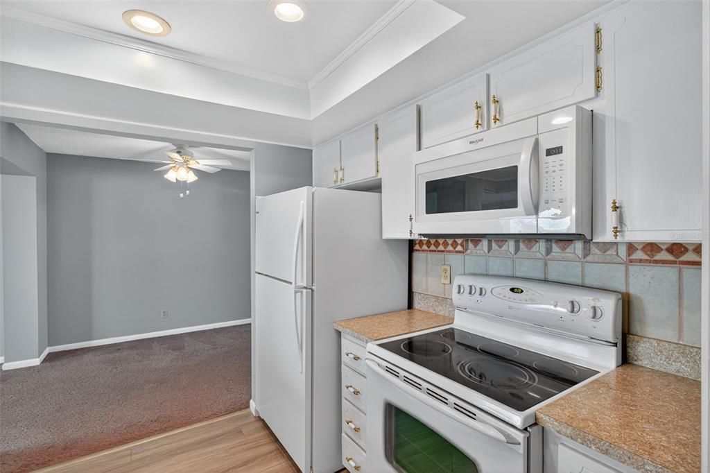 For Sale: $265,000 (2 beds, 2 baths, 1103 Square Feet)