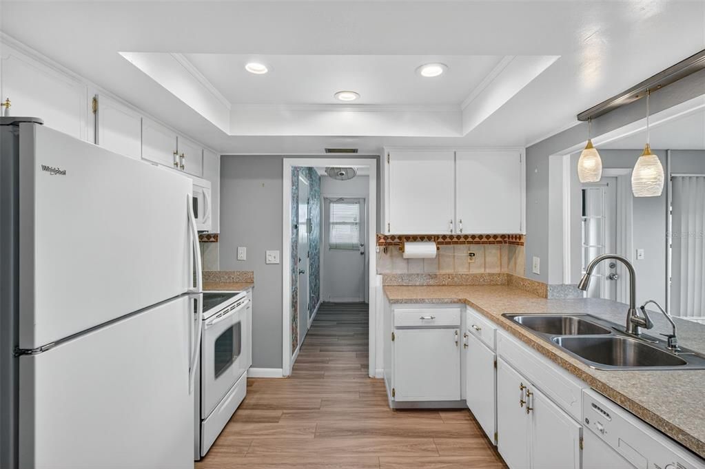 For Sale: $265,000 (2 beds, 2 baths, 1103 Square Feet)