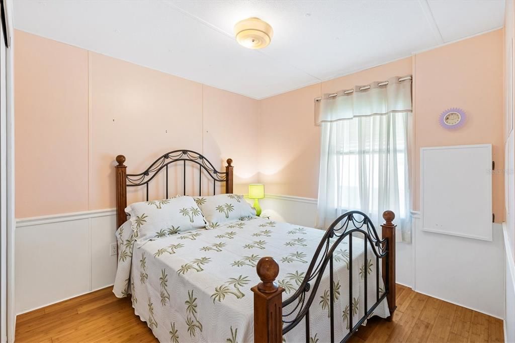 待售: $159,000 (2 贝兹, 1 浴室, 828 平方英尺)