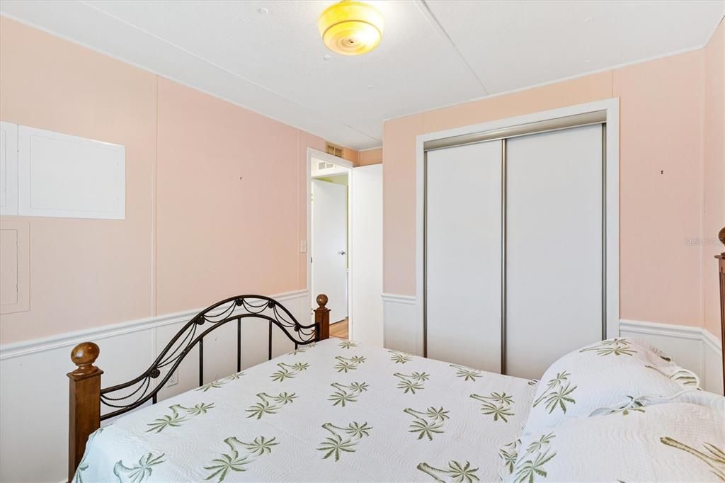 待售: $159,000 (2 贝兹, 1 浴室, 828 平方英尺)