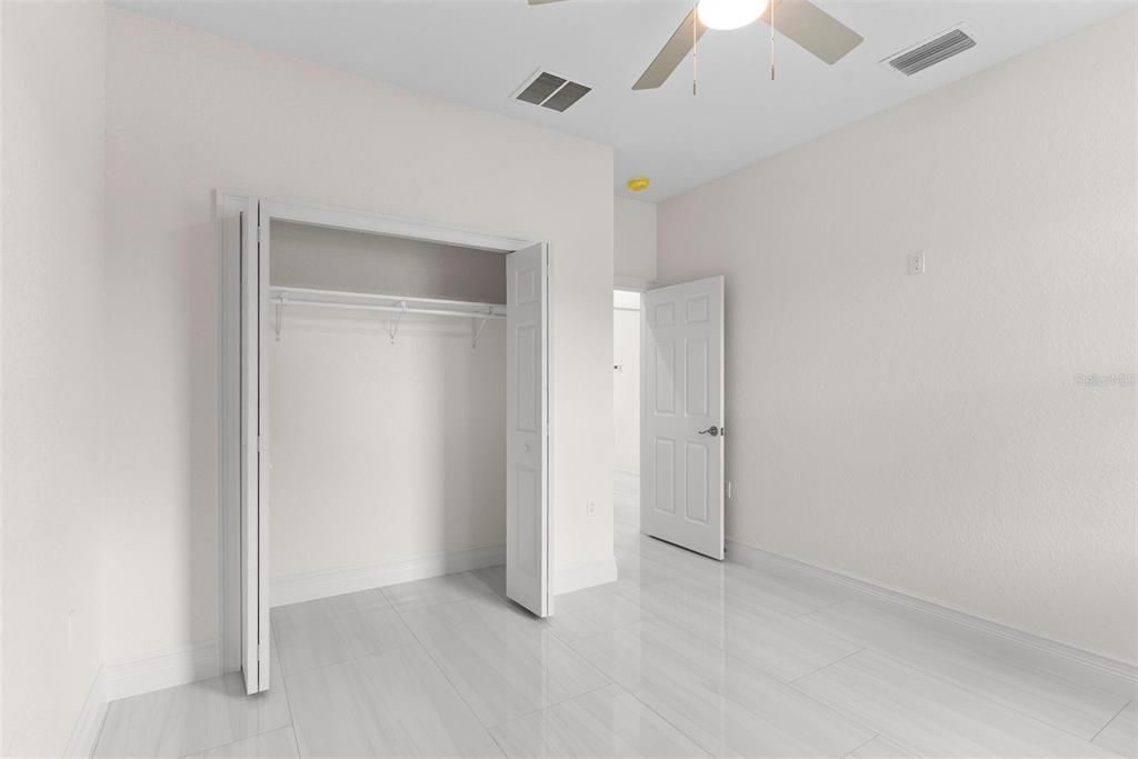 待售: $385,000 (3 贝兹, 2 浴室, 1923 平方英尺)