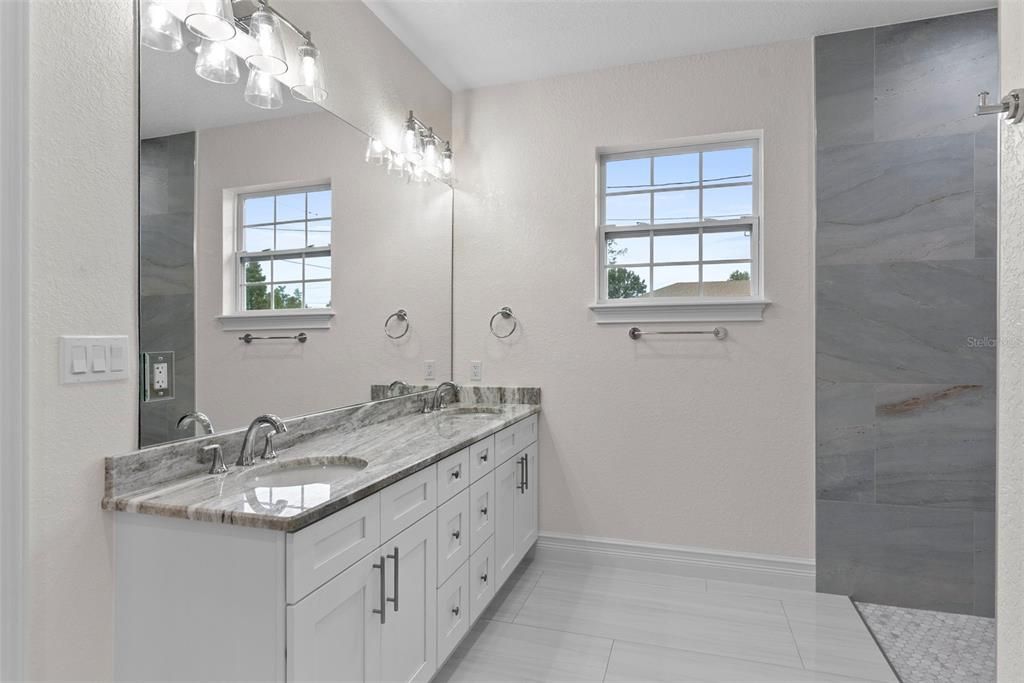 待售: $385,000 (3 贝兹, 2 浴室, 1923 平方英尺)