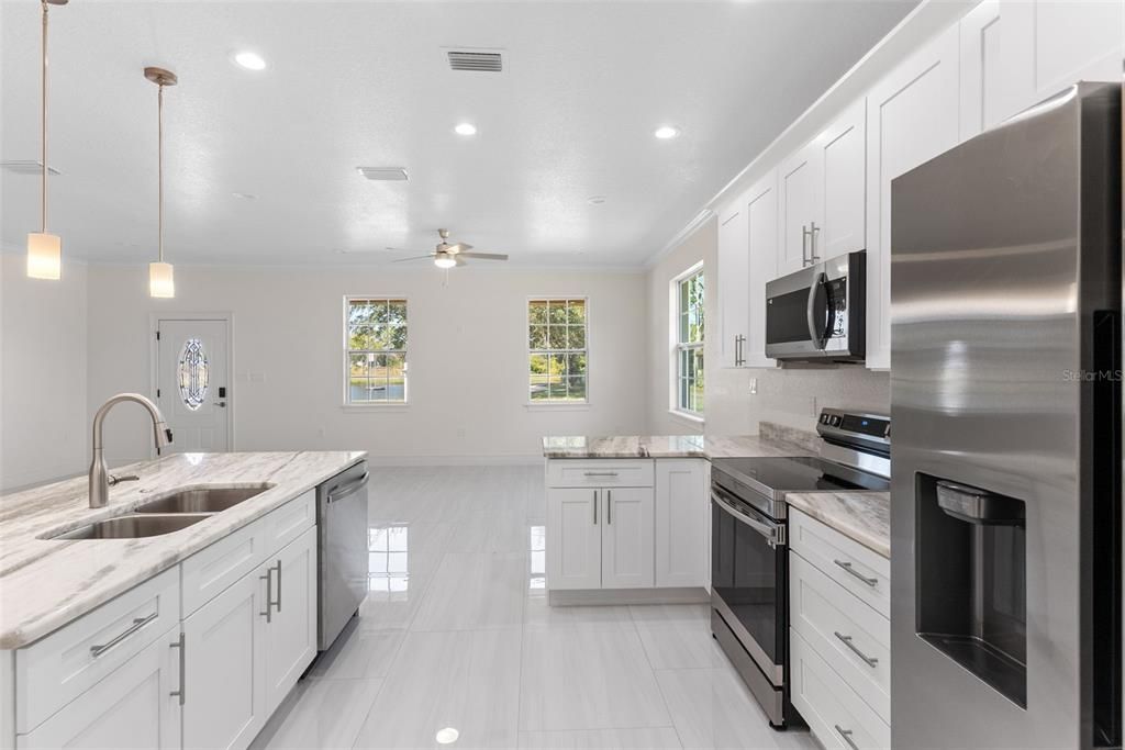 待售: $385,000 (3 贝兹, 2 浴室, 1923 平方英尺)