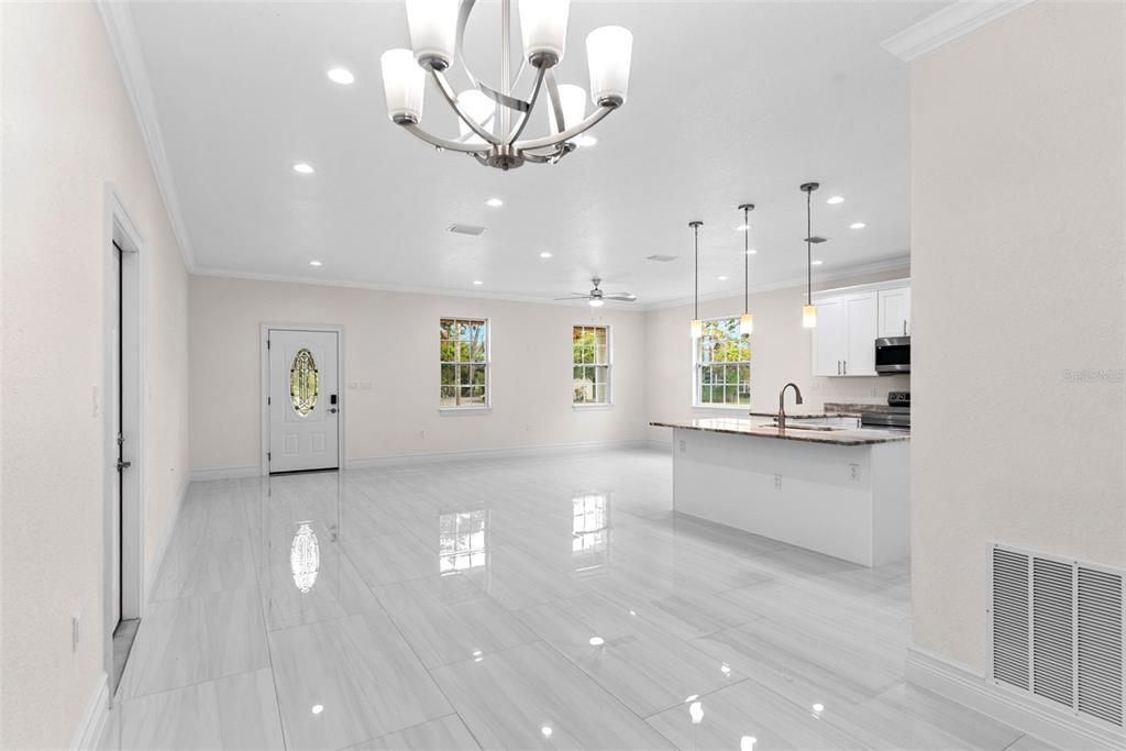 待售: $385,000 (3 贝兹, 2 浴室, 1923 平方英尺)