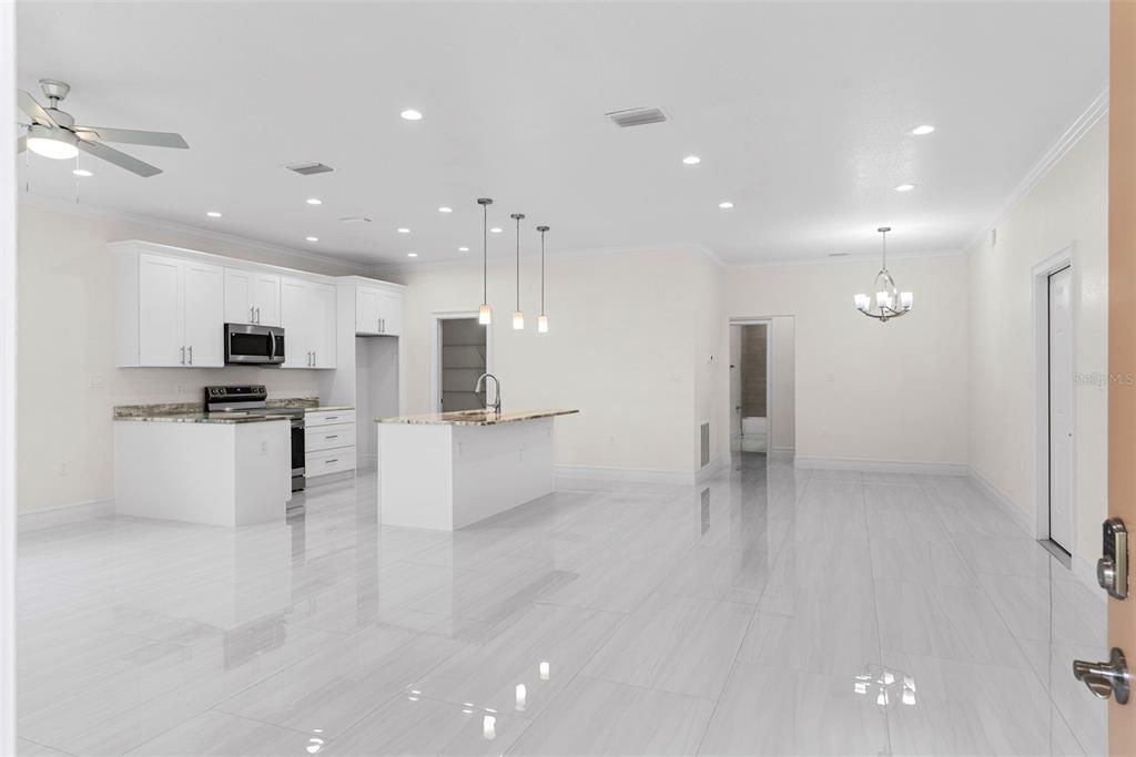 待售: $385,000 (3 贝兹, 2 浴室, 1923 平方英尺)