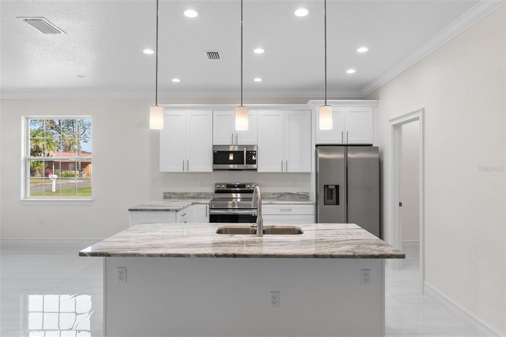 待售: $385,000 (3 贝兹, 2 浴室, 1923 平方英尺)