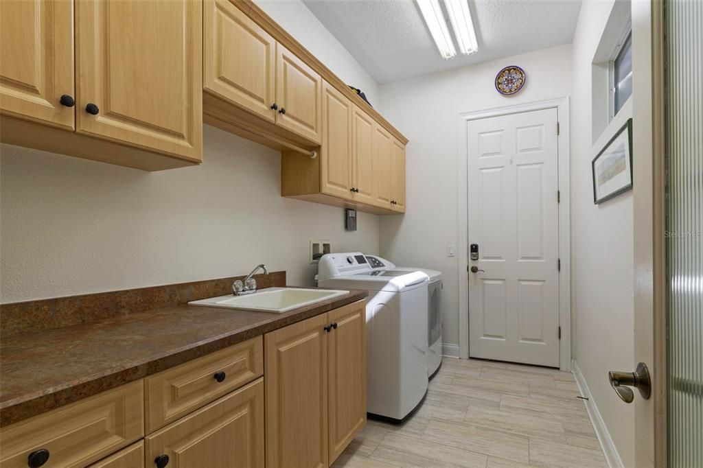 待售: $819,000 (3 贝兹, 2 浴室, 2643 平方英尺)