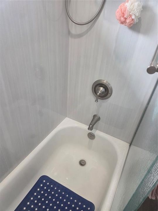 For Sale: $209,900 (2 beds, 2 baths, 1109 Square Feet)