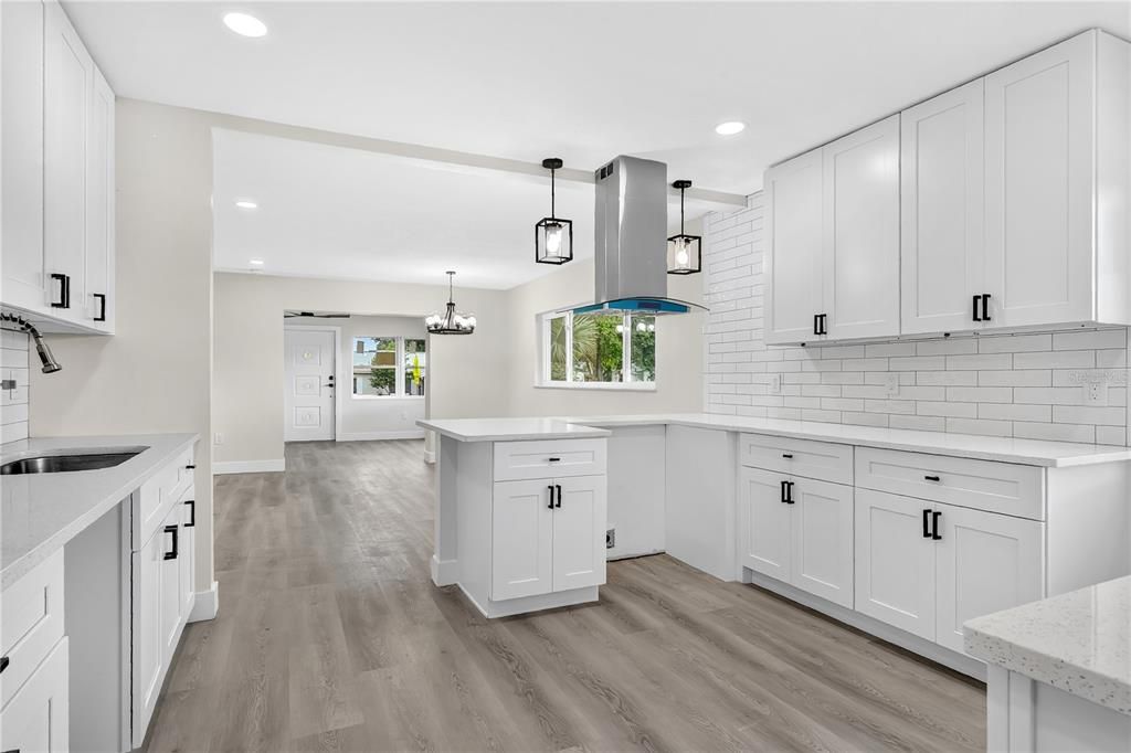 For Sale: $800,000 (5 beds, 3 baths, 2472 Square Feet)