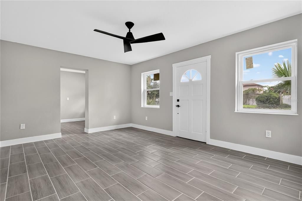 For Sale: $800,000 (5 beds, 3 baths, 2472 Square Feet)