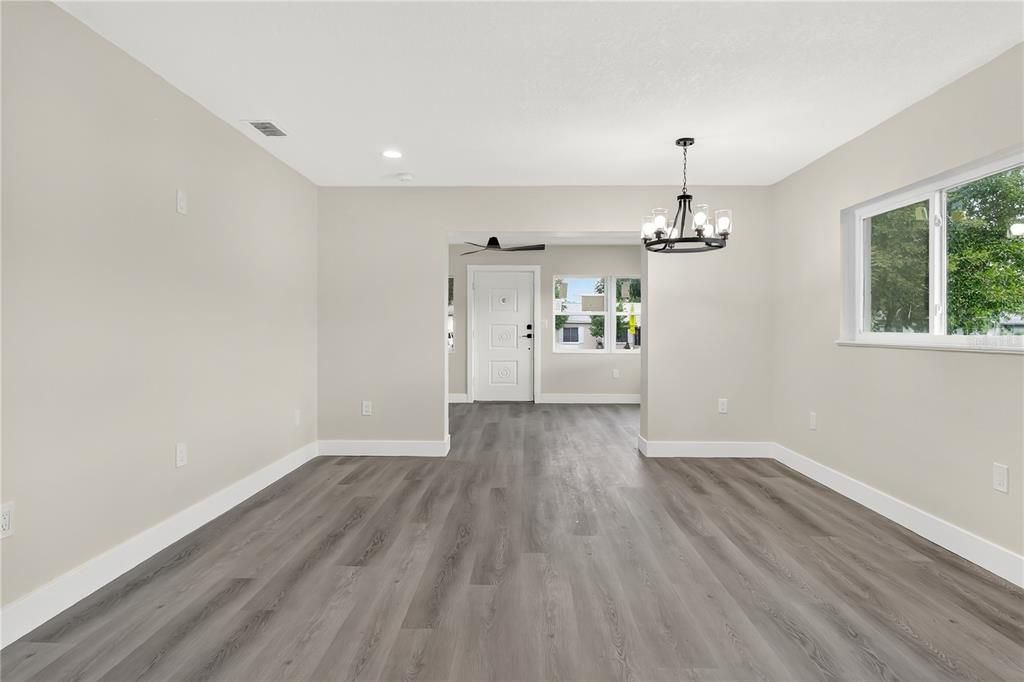 For Sale: $800,000 (5 beds, 3 baths, 2472 Square Feet)