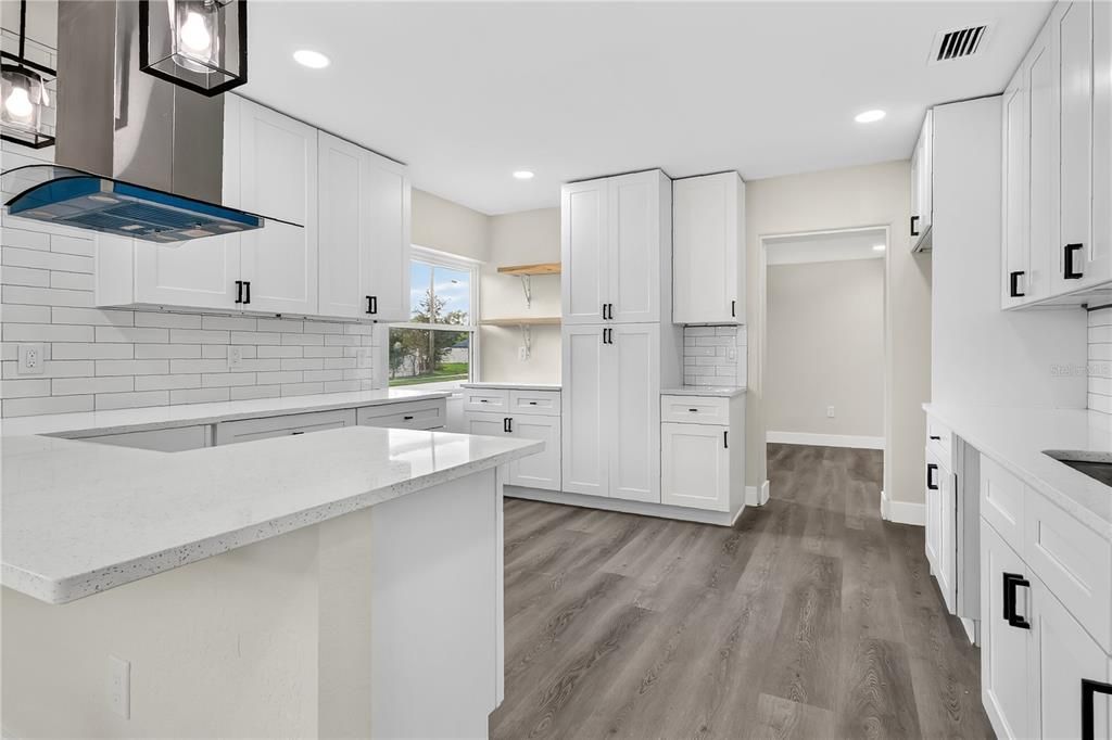 For Sale: $800,000 (5 beds, 3 baths, 2472 Square Feet)