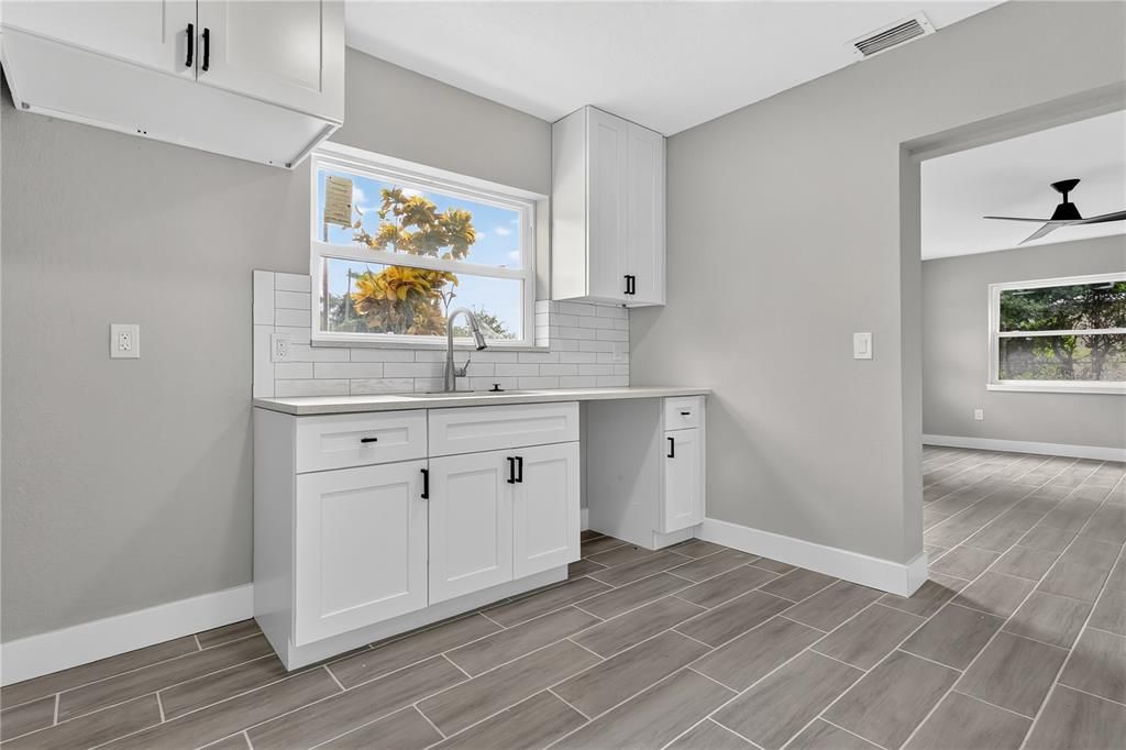 For Sale: $800,000 (5 beds, 3 baths, 2472 Square Feet)