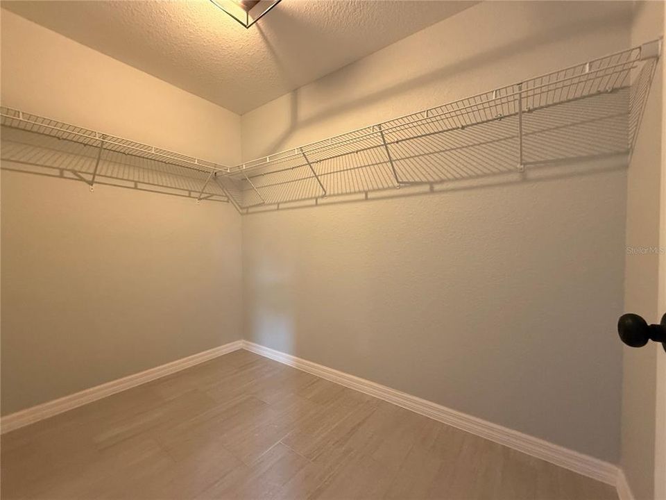 合同活跃: $248,900 (3 贝兹, 2 浴室, 1380 平方英尺)