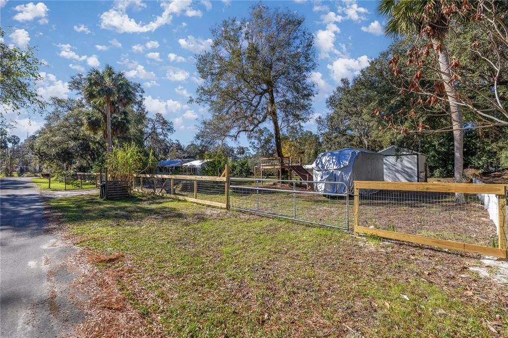 На продажу: $199,000 (2 спален, 1 ванн, 884 Квадратных фут)