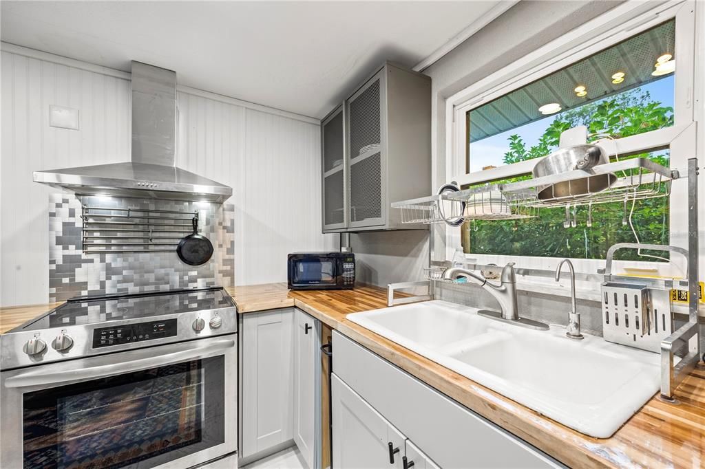 На продажу: $199,000 (2 спален, 1 ванн, 884 Квадратных фут)