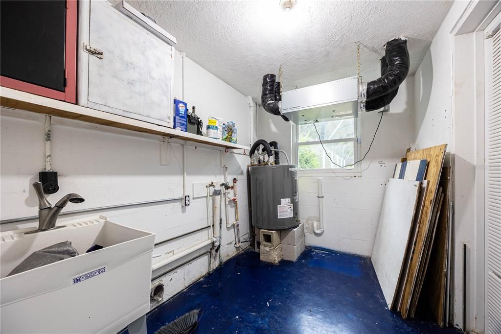 На продажу: $199,000 (2 спален, 1 ванн, 884 Квадратных фут)