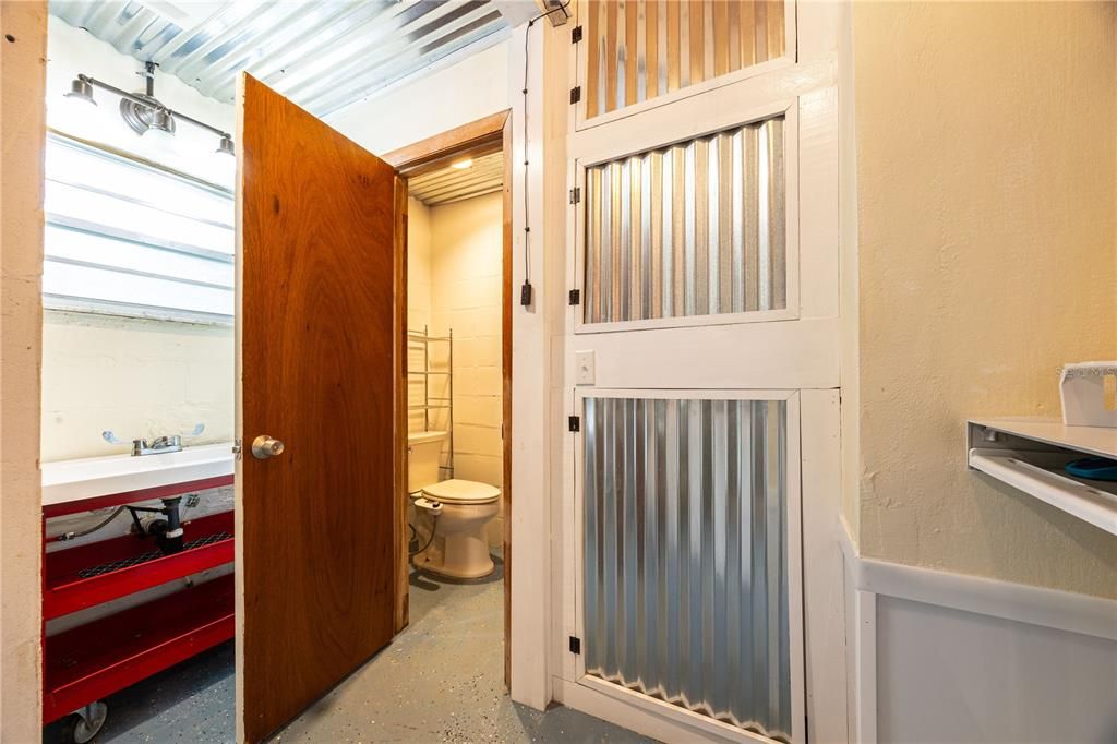 На продажу: $199,000 (2 спален, 1 ванн, 884 Квадратных фут)