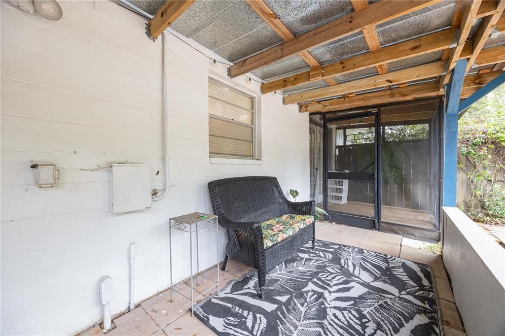 На продажу: $199,000 (2 спален, 1 ванн, 884 Квадратных фут)