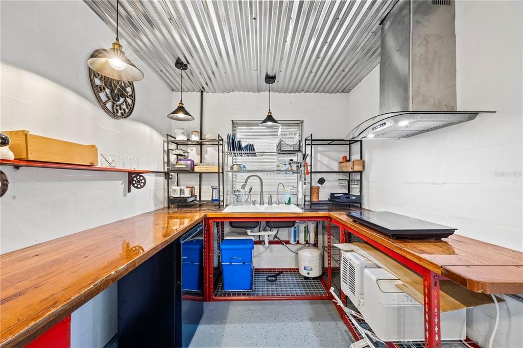 На продажу: $199,000 (2 спален, 1 ванн, 884 Квадратных фут)