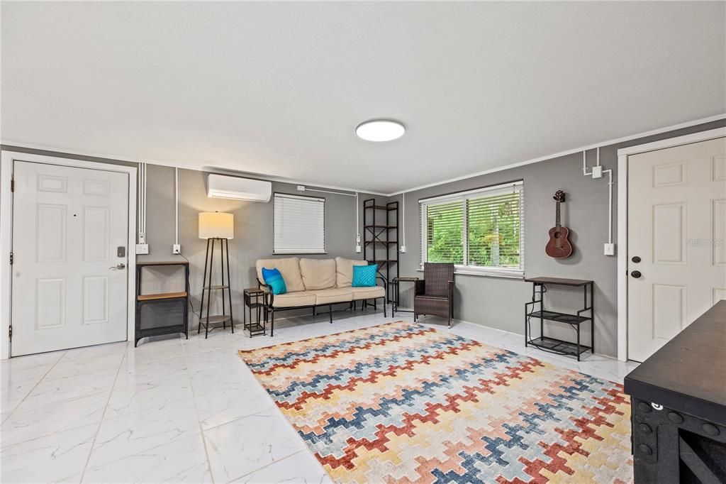 На продажу: $199,000 (2 спален, 1 ванн, 884 Квадратных фут)