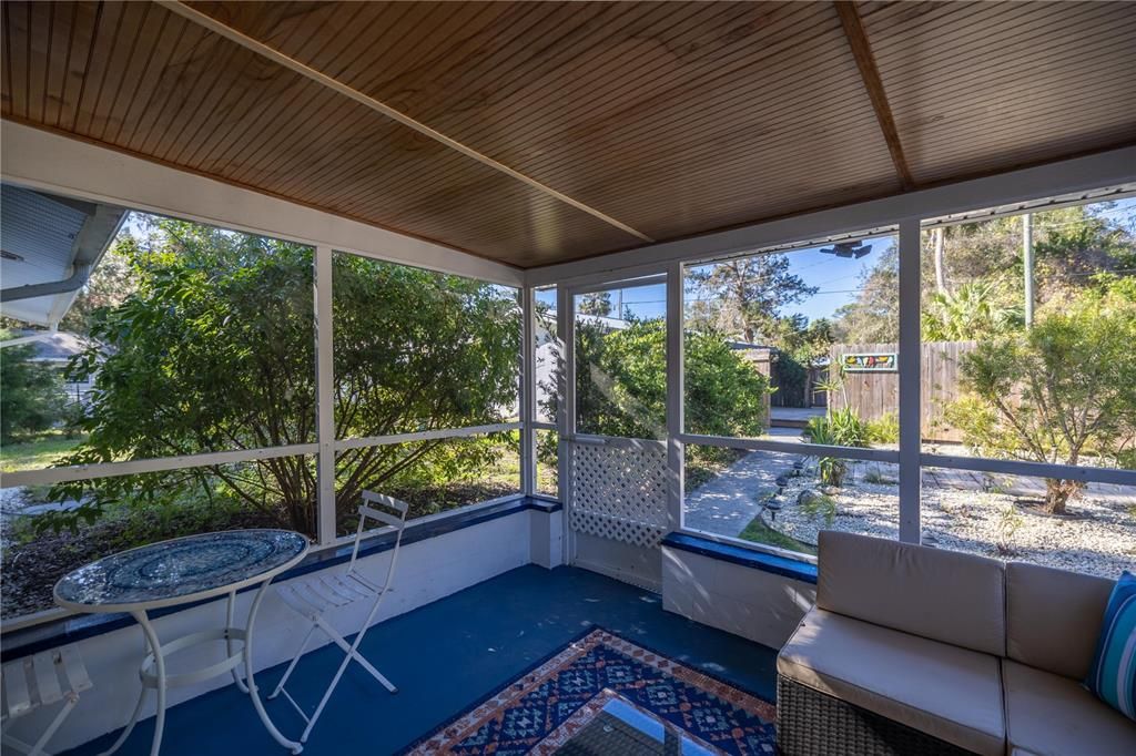 На продажу: $199,000 (2 спален, 1 ванн, 884 Квадратных фут)