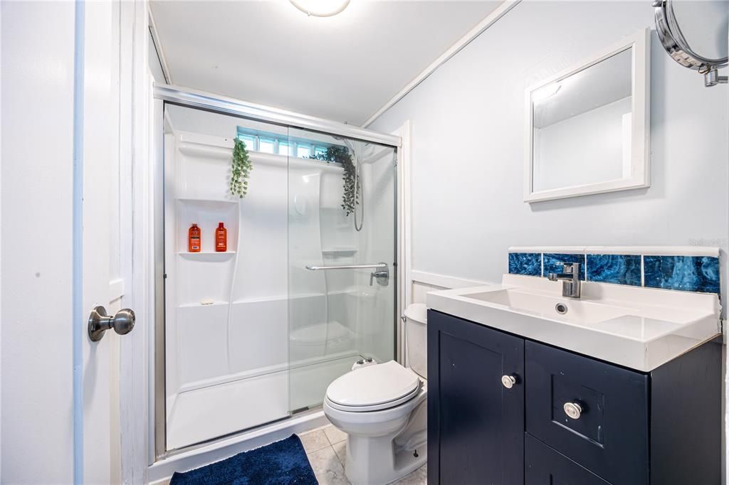 На продажу: $199,000 (2 спален, 1 ванн, 884 Квадратных фут)