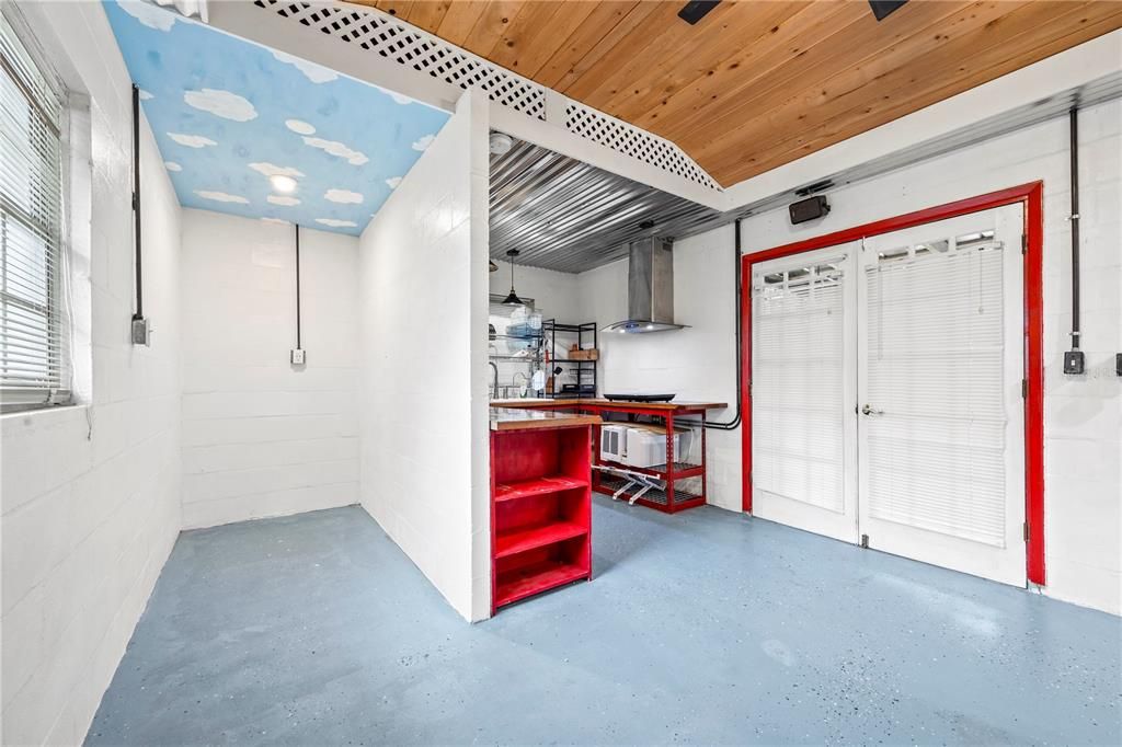 На продажу: $199,000 (2 спален, 1 ванн, 884 Квадратных фут)