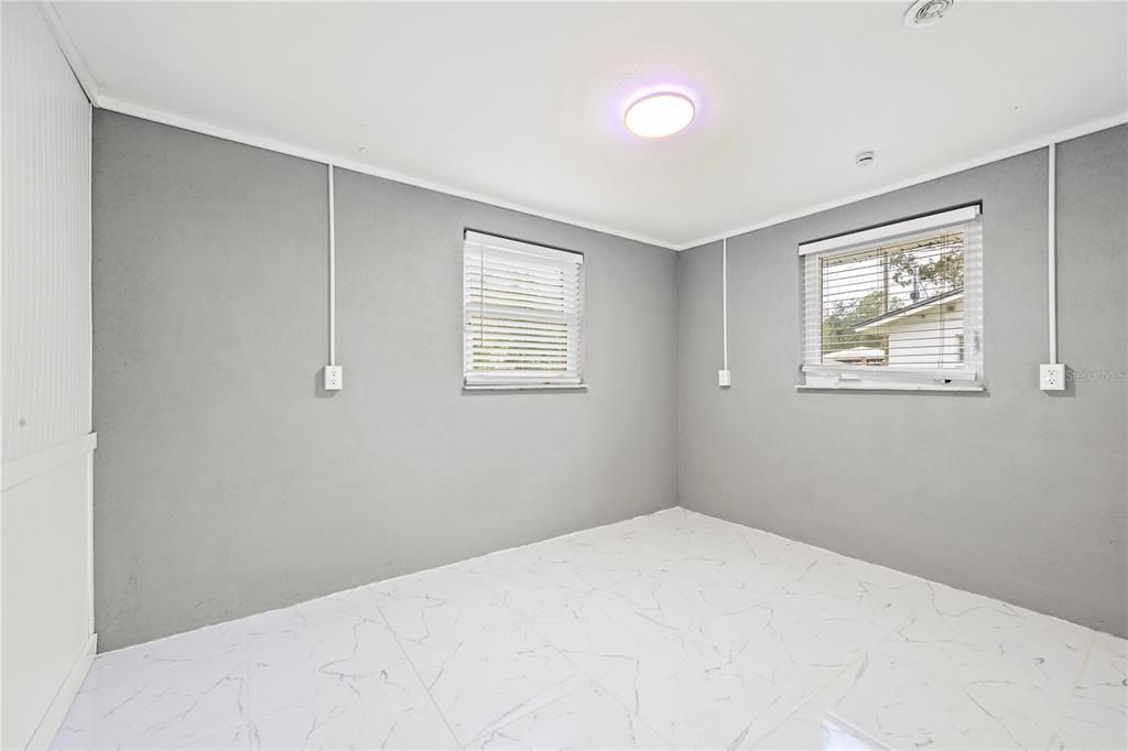 На продажу: $199,000 (2 спален, 1 ванн, 884 Квадратных фут)