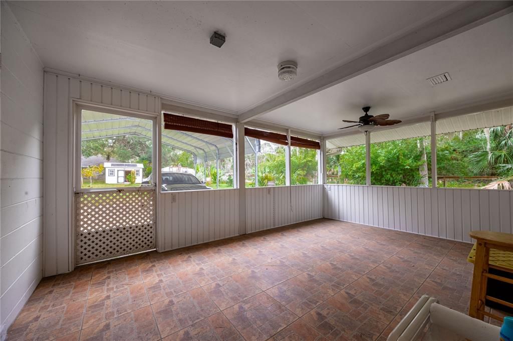 На продажу: $199,000 (2 спален, 1 ванн, 884 Квадратных фут)