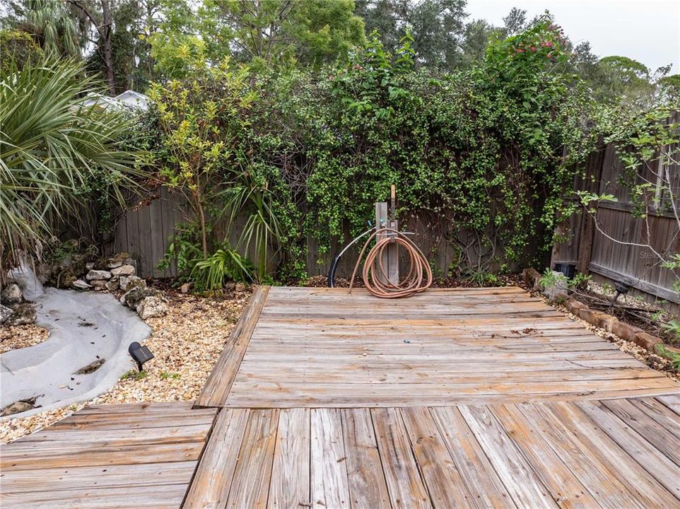 На продажу: $199,000 (2 спален, 1 ванн, 884 Квадратных фут)