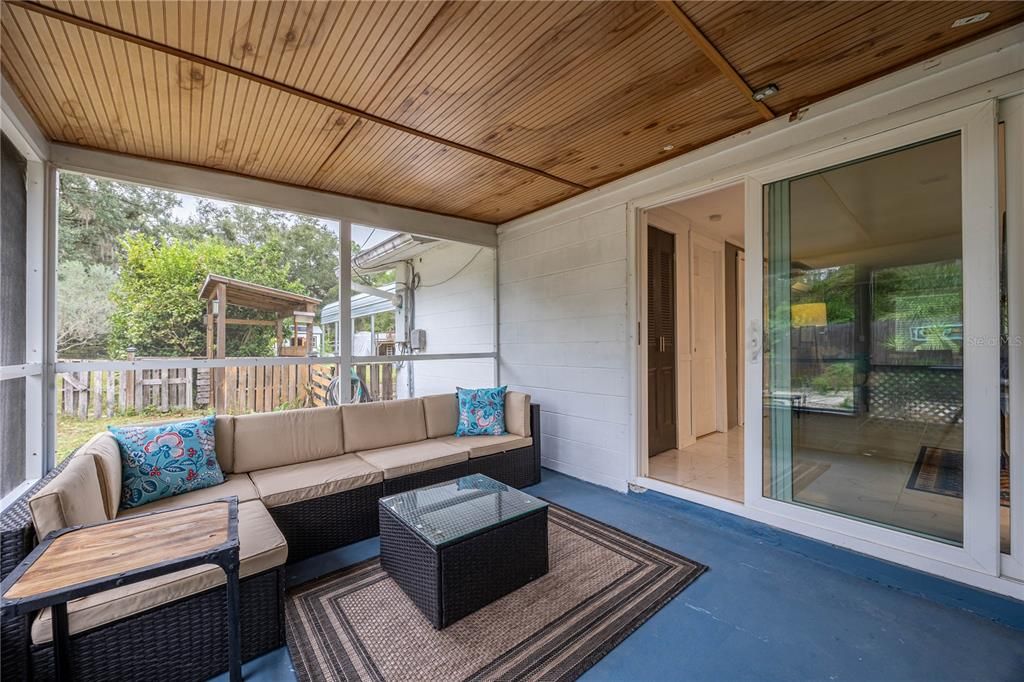 На продажу: $199,000 (2 спален, 1 ванн, 884 Квадратных фут)