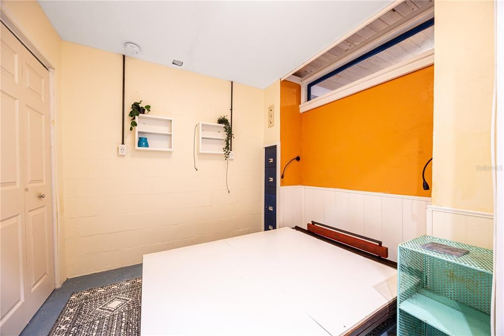 На продажу: $199,000 (2 спален, 1 ванн, 884 Квадратных фут)