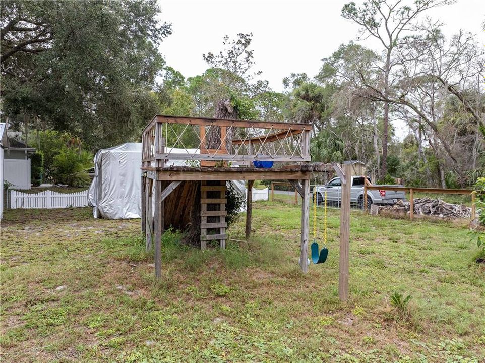 На продажу: $199,000 (2 спален, 1 ванн, 884 Квадратных фут)