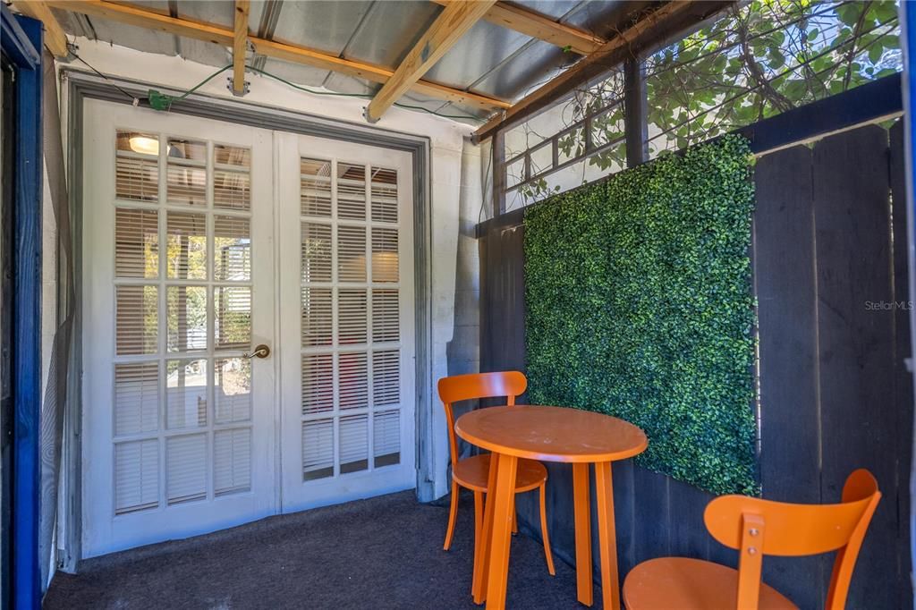 На продажу: $199,000 (2 спален, 1 ванн, 884 Квадратных фут)