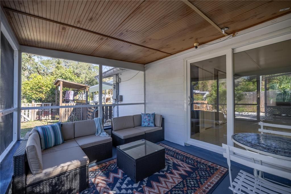 На продажу: $199,000 (2 спален, 1 ванн, 884 Квадратных фут)