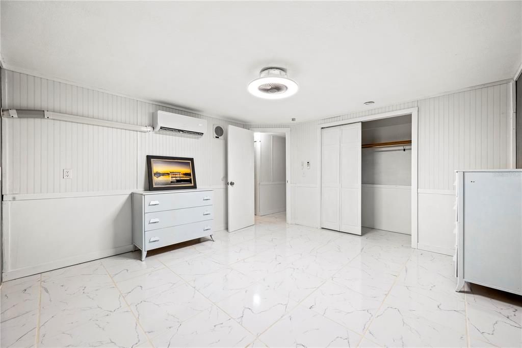 На продажу: $199,000 (2 спален, 1 ванн, 884 Квадратных фут)