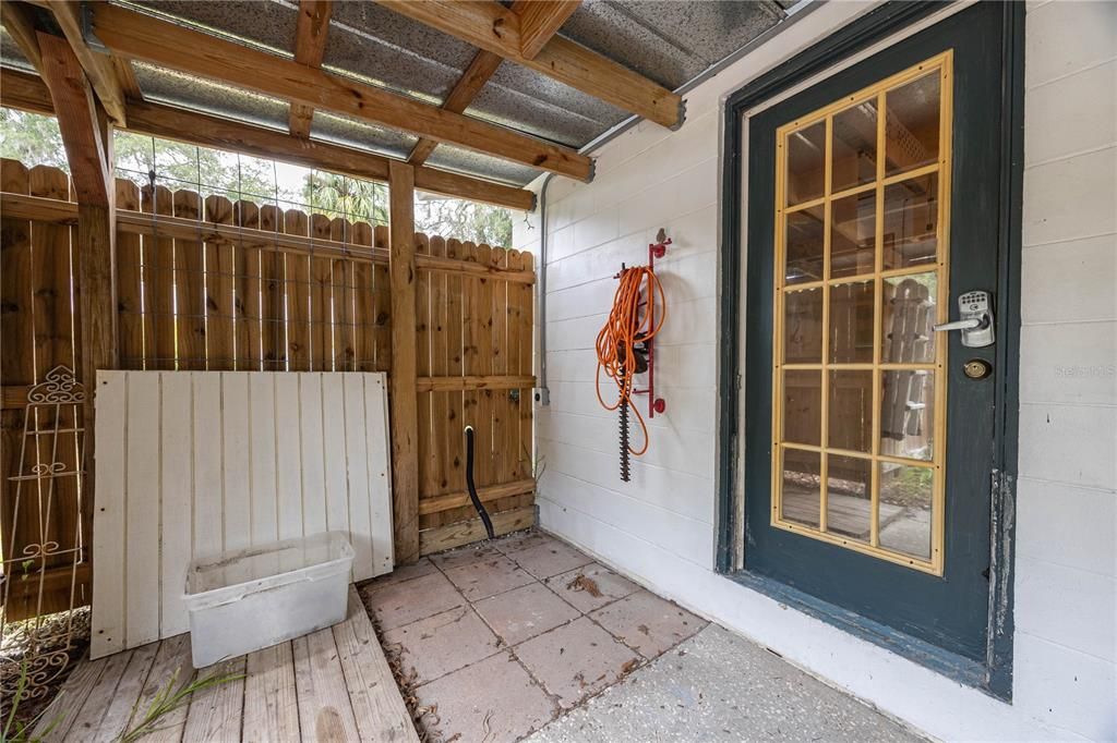 На продажу: $199,000 (2 спален, 1 ванн, 884 Квадратных фут)