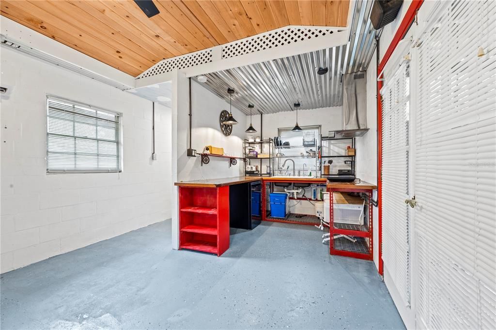 На продажу: $199,000 (2 спален, 1 ванн, 884 Квадратных фут)