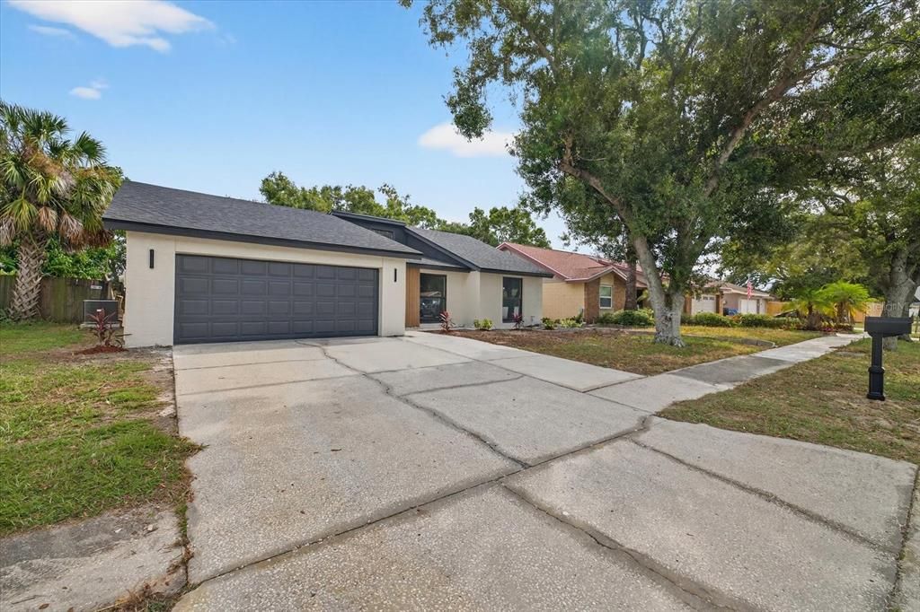 合同活跃: $439,900 (3 贝兹, 2 浴室, 1612 平方英尺)