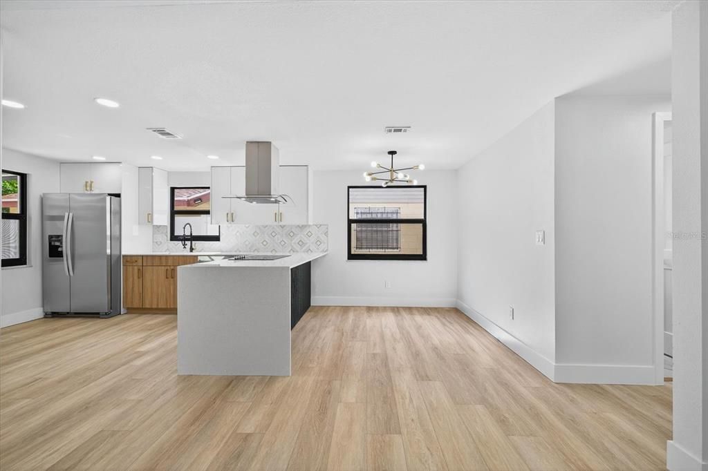 合同活跃: $439,900 (3 贝兹, 2 浴室, 1612 平方英尺)