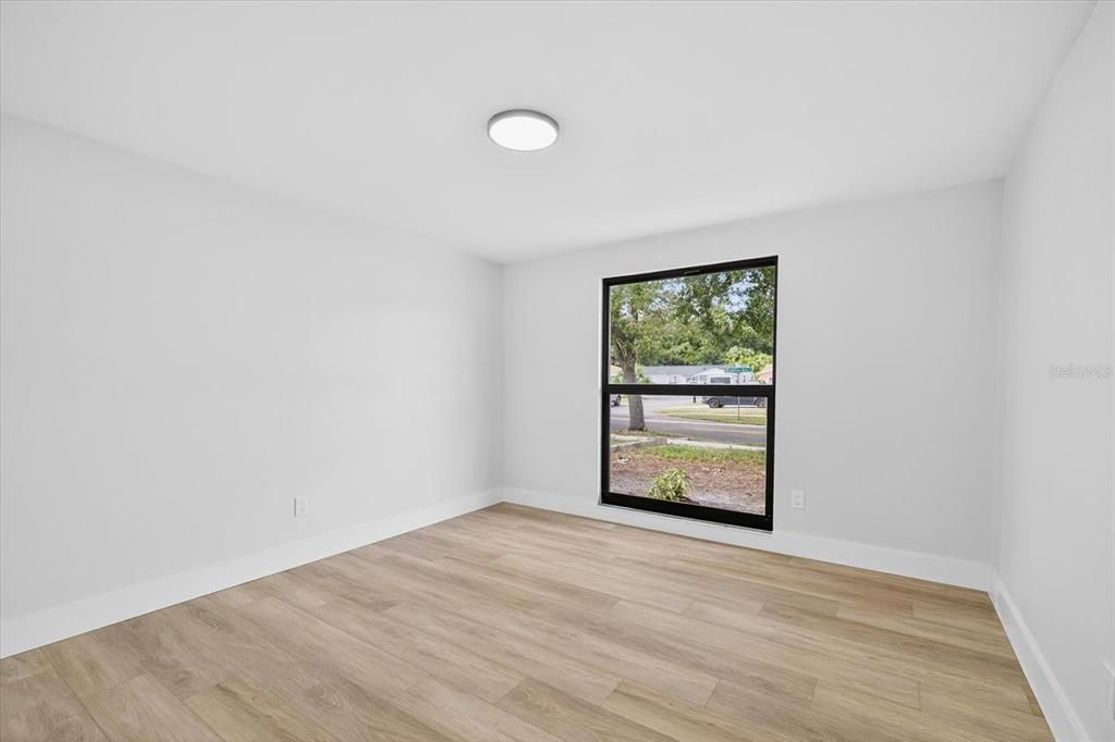 合同活跃: $439,900 (3 贝兹, 2 浴室, 1612 平方英尺)