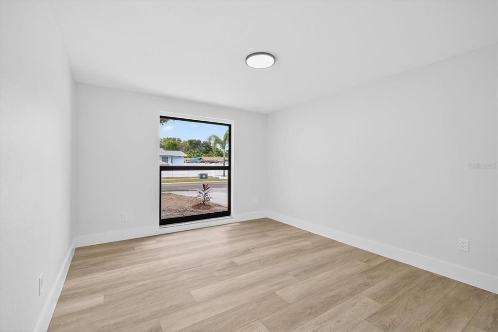 合同活跃: $439,900 (3 贝兹, 2 浴室, 1612 平方英尺)